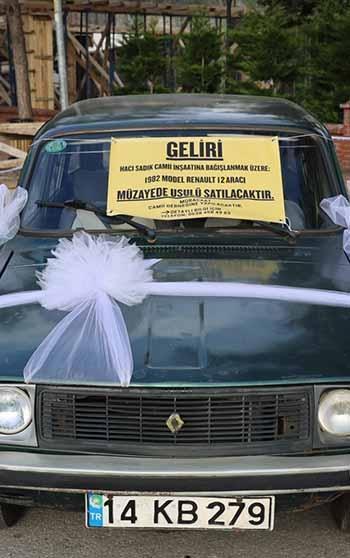 1982 model otomobilini cami inşaatına destek için satışa çıkardı