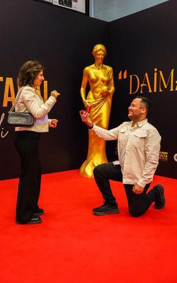 Altın Portakal'da 'film' gibi evlilik teklifi