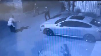 Beyoğlu’nda eşinin babasının evini bastı; kayınpederine saldırdı, havaya ateş açtı