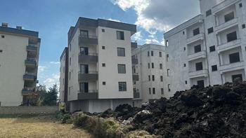 4 katl� yeni bina yan yatmaya ba�lad�