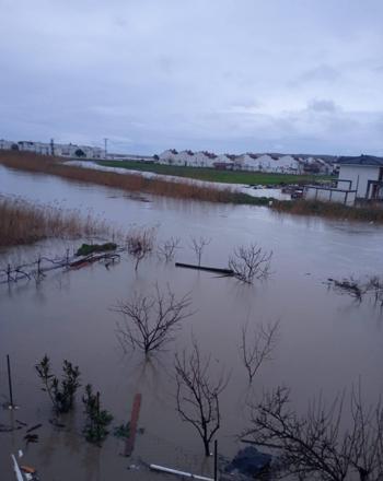 Enezde sağanak; su baskınları yaşandı
