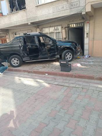 Sultangazide kadın sürücünün aracını park ederken çarptığı dini nikahlı eşi öldü