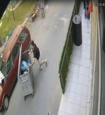 Yokuş aşağı hareket eden çöp konteynerini durdurdu; o anlar kamerada