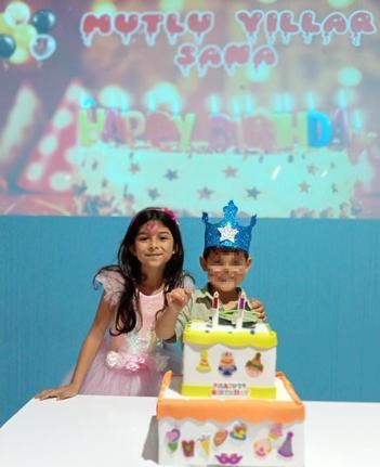 Otomobil direğe çarptı; Derya öğretmen ile kızı öldü, oğlu yaralı