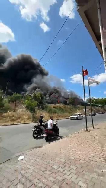 Gaziosmanpaşa’da katı atık tesisinde çıkan yangın söndürüldü