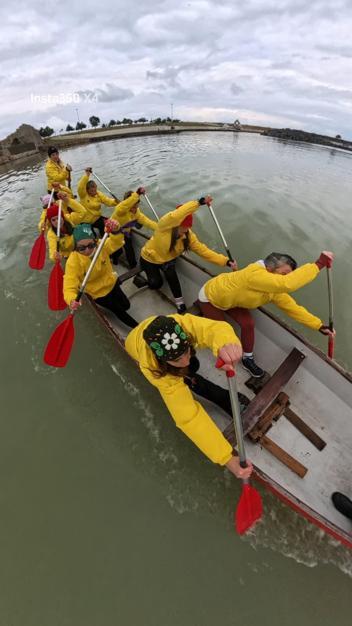 Kuzeyin Kraliçeleri, 8 Mart’ta Karadeniz’in buz gibi sularına kürek çekti