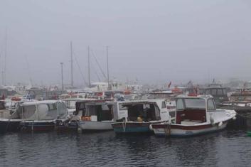 Çanakkale Boğazı, kısıtlı görüşün (sis) düzelmesi üzerine çift yönlü olarak ulaşıma açıldı