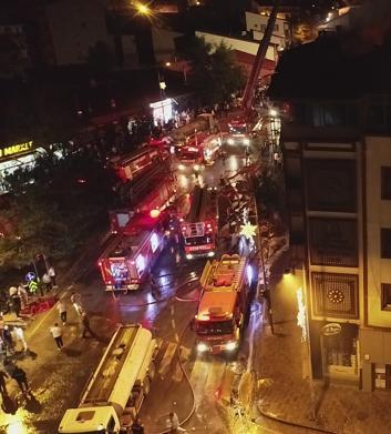 Erzurumda restoranda başlayıp, 4 bina ve otele sıçrayan yangın 2 buçuk saatte söndürüldü