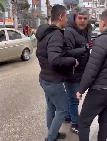 Yol verme tartışmasında minibüsün camını kıran şüpheli: Kaskıma vurunca sinirlendim