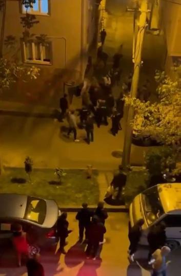 Kimlik sorgusu yapmak isteyen polislere saldıran 2 şüpheli gözaltına alındı