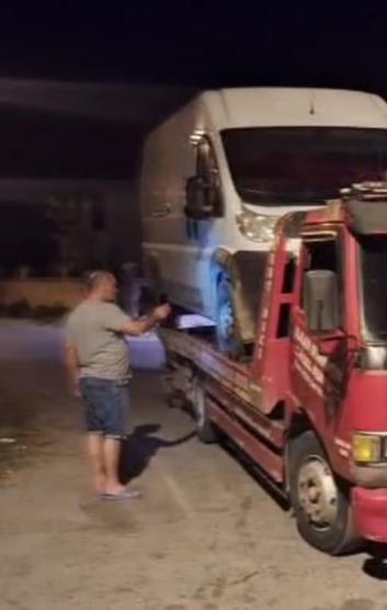 Minibüs ile çarpışan motosikletin sürücüsü ağır yaralandı