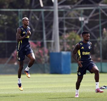 Fenerbahçe, Feyenoord maçı hazırlıklarını sürdürüyor
