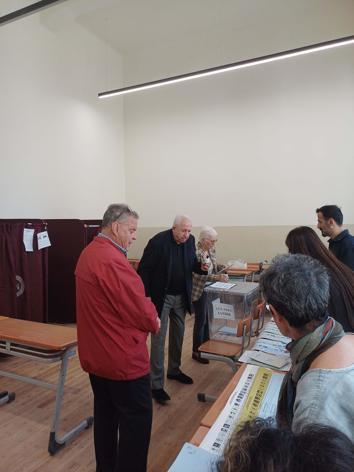 İzmirde oy verme işlemi başladı