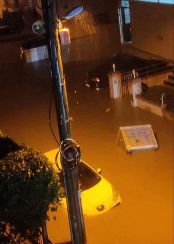 İzmir ve Manisa’da sağanak yağış etkili oldu