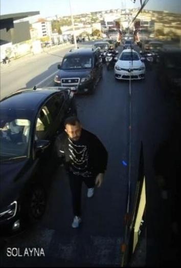 Arnavutköyde İETT otobüsüne saldırı anı kamerada