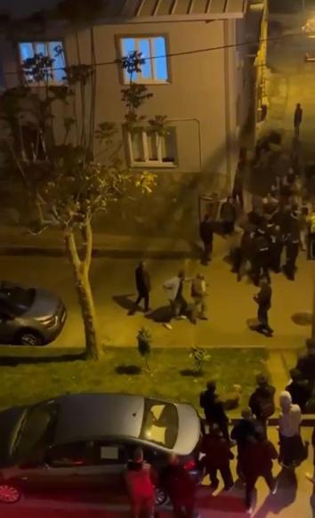 Kimlik sorgusu yapmak isteyen polislere saldıran 2 şüpheli gözaltına alındı