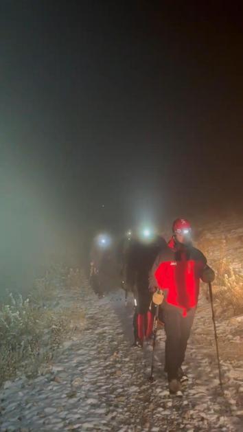 Niğdede kar yağışı etkili oldu; 4 dağcı mahsur kaldı