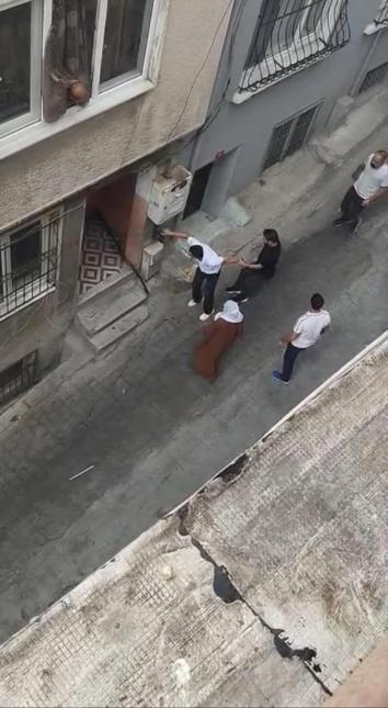 Beyoğlu’ndaki eniştesinin dükkanında fön çektiği için saldırıya uğrayan kişi: Herkesin ifadesini alacağım deyip evi bastılar