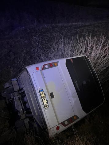 Siirt’te maden işçilerini taşıyan midibüs uçuruma yuvarlandı: 2’si ağır 15 yaralı