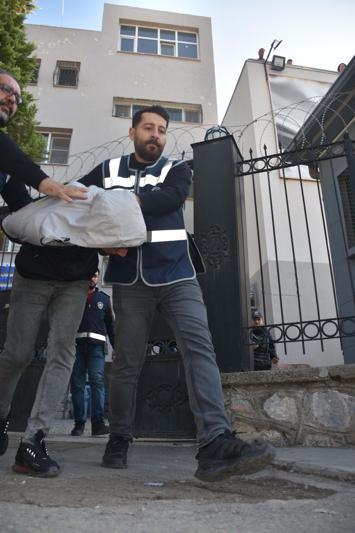 Çocuklarının boğazına bıçak dayayan sanığa bir dava daha