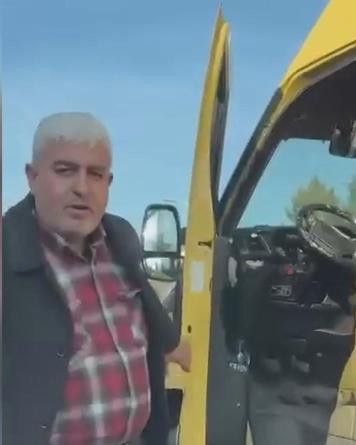 Başakşehirde cipin önünü kesen minibüs sürücüsü, aracın camına tükürdü
