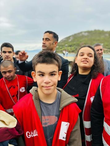 Özel gereksinimli öğrenciler Gazze için denize kağıttan kayıklar bıraktı