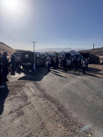 Öğretmenleri taşıyan minibüsle hafif ticari araç çarpıştı: 12 yaralı