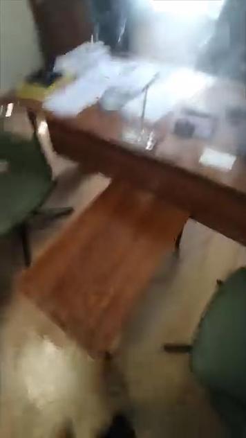 Amirinin üzerine sıcak su döktü, tutuklandı