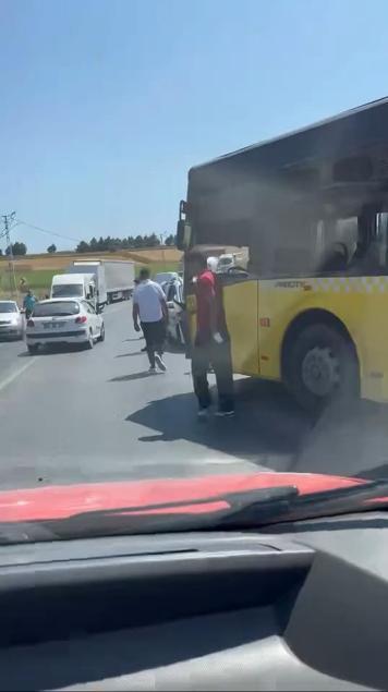 Arnavutköyde İETT otobüsü ile otomobil çarpıştı: 1 ölü