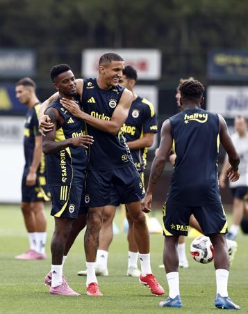 Fenerbahçe, Feyenoord maçı hazırlıklarını sürdürüyor