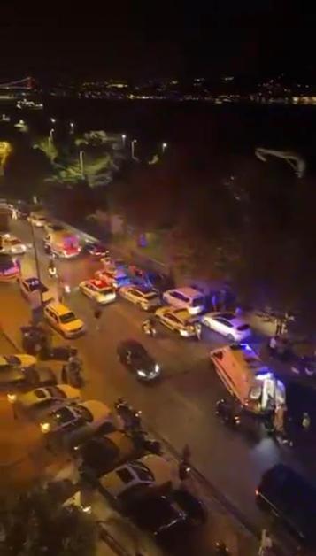 Beşiktaş’ta ters yönden gelen motosikletle kafa kafaya çarpıştı: 2’si ağır 3 yaralı; kaza kamerada