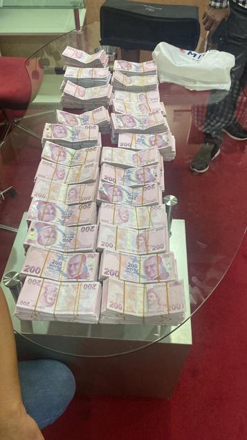 Küçükçekmece’de kumarhaneye baskın: 8 gözaltı