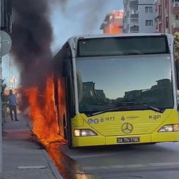 Ümraniyede İETT otobüsü alev alev yandı; yolcular tahliye edildi