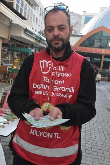 İzmirlilerden 800 milyon TL’lik rekor ikramiyeli Milli Piyango yılbaşı biletlerine yoğun ilgi