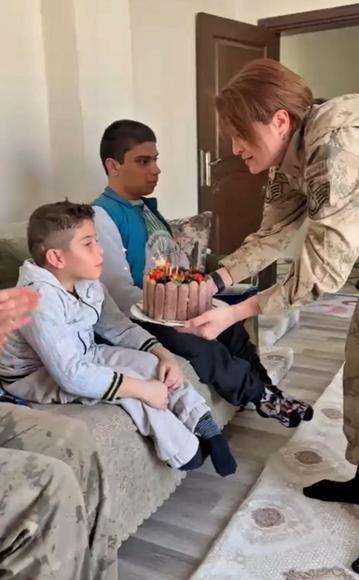 Jandarmadan bedensel engelli Doğanay’a doğum günü sürprizi