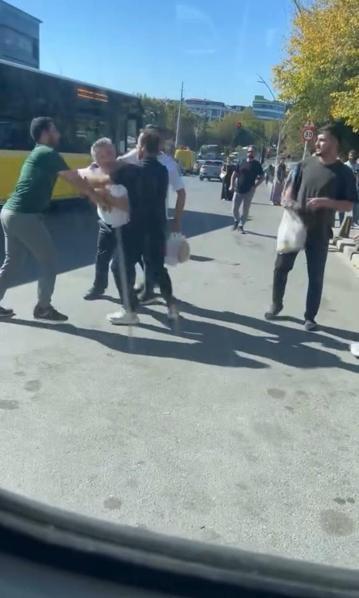 Sultangazide İETT şoförüyle yolcunun yumruklu kavgası kamerada
