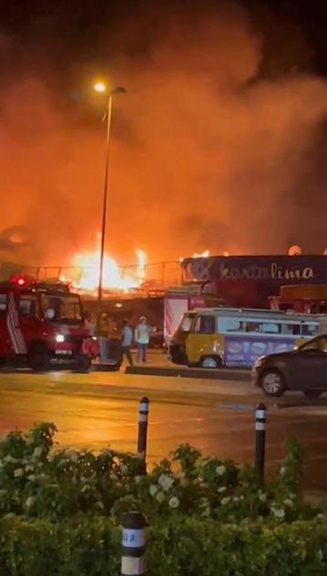 Kartal’da balıkçı barınağında çıkan yangın 4 restorana sıçradı