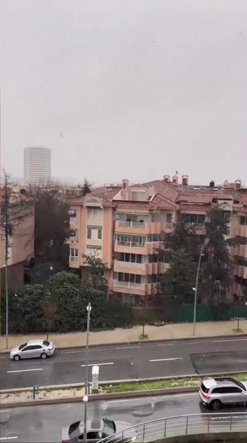 İstanbulda kar yağışı etkili oluyor