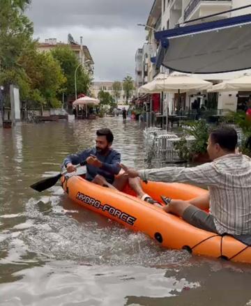 Muğlada sağanak; oteli su bastı, deniz kahverengine döndü
