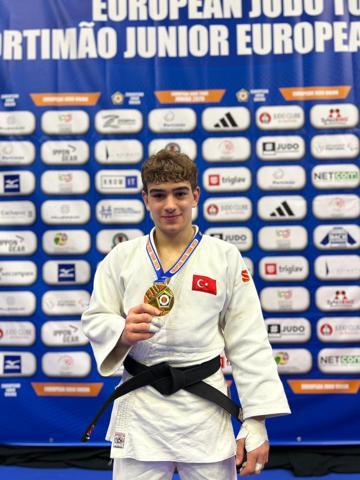 Mustafa Berat Şimşek, Portekiz’de Avrupa Şampiyonu oldu