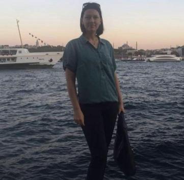 Zeytinburnunda eşini silahla öldürüp, intihar etti