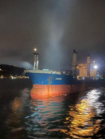 İstanbul Boğazında sürüklenen yük gemisi kurtarıldı