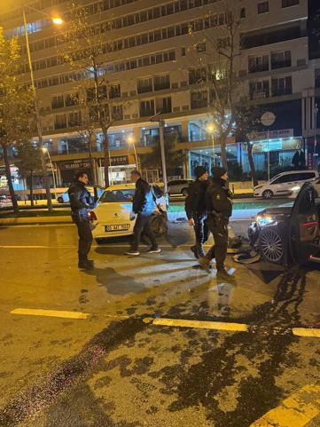 Beylikdüzünde trafik kazası sonrası tarafların kavga ettiği anlar kamerada