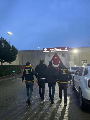 Kendilerini polis ve savcı olarak tanıtan 2 dolandırıcılık şüphelisi tutuklandı