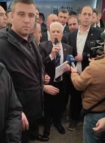 Bursa Büyükşehir Belediye Başkanı Bozbey’e saldırı girişimi; o anlar kamerada