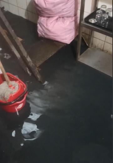 Sultangazide iş yeri ve evleri atık su bastı