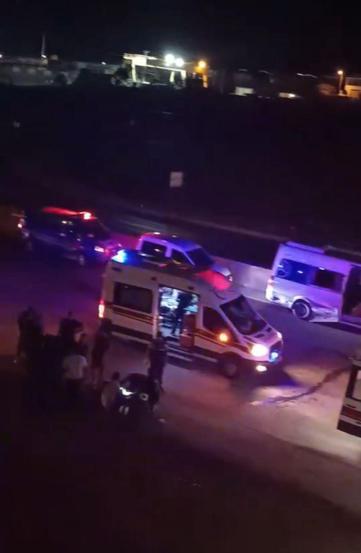 Servis minibüsü, çöp kamyonuna çarptı; 3 yaralı