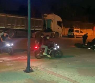 Çekmeköyde bıçaklı saldırı kamerada; yaralı hastaneye kaldırıldı