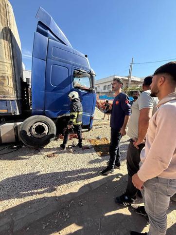 Lastiğini değiştirdiği TIRın altında kalan şoför, yaşam mücadelesini kaybetti