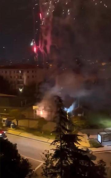 Beşiktaş’ta havai fişek patlatıp kaçmaya çalıştılar; polisin müdahalesiyle yakalandılar